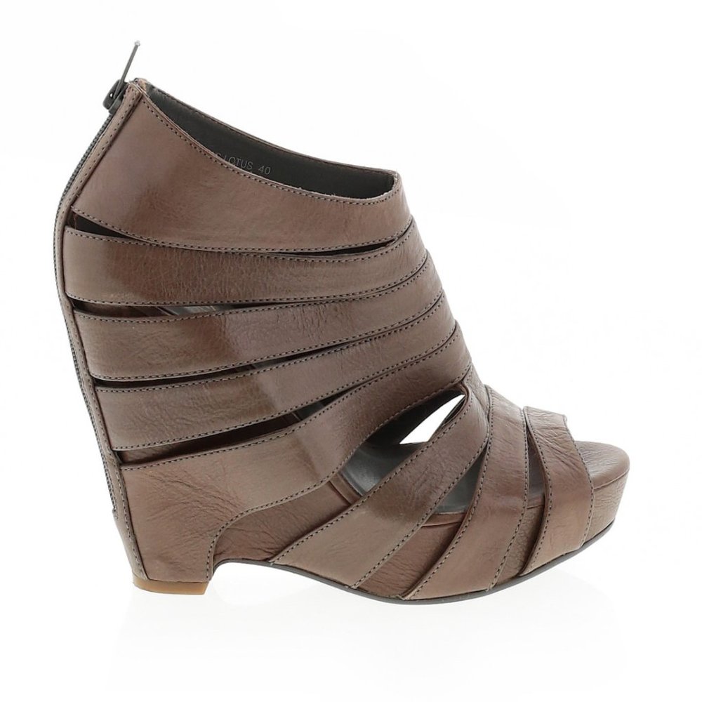 Ash Wedges Size 40 (EU) US 10